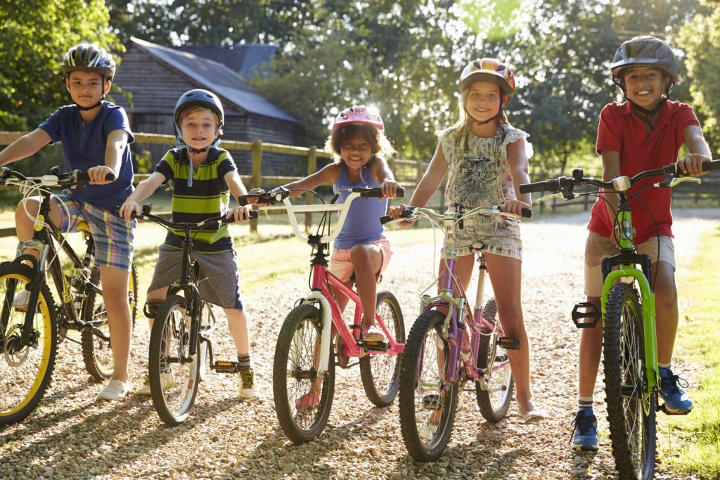 Bambini in bicicletta